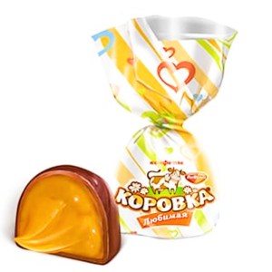 Конфеты Коровка любимая в новогоднем наборе с сахарным печеньем