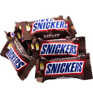 Конфеты Сникерс в составе набора M&M`s Посылка (ММС)