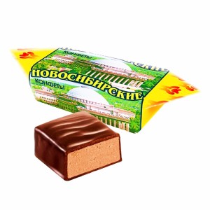 Конфеты Новосибирские в новогоднем наборе с шоколадным яйцом
