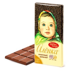 Шоколад Аленка в новогоднем наборе с жевательным ирисом